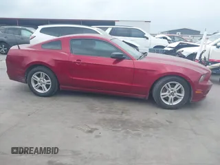 2014 Ford Mustang V6 z VIN 1ZVBP8AM3E5332204, wystawiony jako IAAI lot #42170138 z przebiegiem 112 105 mil mil oraz . Historia ofert i sprzedaży dostępna na DreamBid. Obrazek 13.
