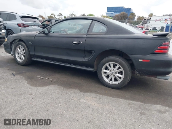 1994 Ford Mustang GT z VIN 1FALP42T0RF147393, wystawiony jako IAAI lot #42046032 z przebiegiem 184 504 mil mil oraz . Historia ofert i sprzedaży dostępna na DreamBid. Obrazek 15.