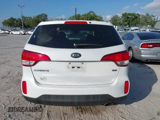 2015 Kia Sorento LX with VIN 5XYKT3A69FG575172, listed as a IAAI auction lot 42151412 with 161,823 mi miles and . Bid and sale history available at carsss.com. Image 16.