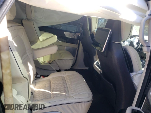 2021 Lincoln Navigator Black Label z VIN 5LMJJ3TT9MEL00758, wystawiony jako Copart lot #87066494 z przebiegiem 103 136 mil mil oraz Szkoda całkowita • Salvage title. Historia ofert i sprzedaży dostępna na DreamBid. Obrazek 10.