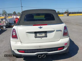 2010 MINI Convertible S z VIN WMWMS3C59ATY09465, wystawiony jako IAAI lot #42180490 z przebiegiem 112 343 mil mil oraz . Historia ofert i sprzedaży dostępna na DreamBid. Obrazek 17.