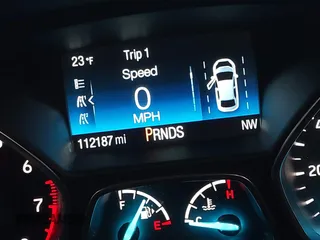 2018 Ford Escape SE z VIN 1FMCU9GD1JUB80500, wystawiony jako IAAI lot #41613294 z przebiegiem 112 187 mil mil oraz . Historia ofert i sprzedaży dostępna na DreamBid. Obrazek 15.