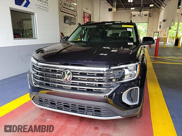 2024 Volkswagen Atlas SE with VIN 1V2HR2CA7RC575005, listed as a IAAI auction lot 42731226 with 14,322 mi miles and . Bid and sale history available at DreamBid. Image 5.