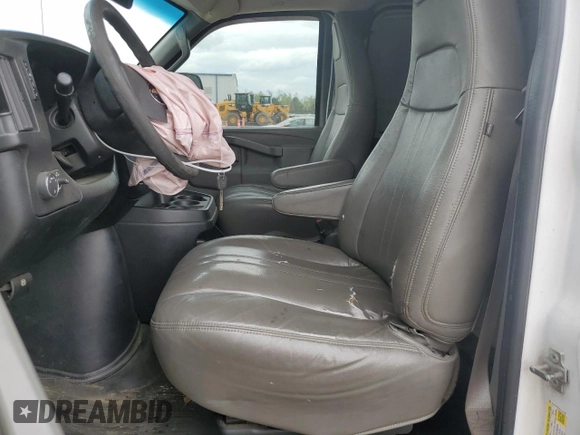 2017 Chevrolet Express Cargo z VIN 1GCWGAFF3H1147488, wystawiony jako Copart lot #51792665 z przebiegiem Nie podano mil oraz Szkoda całkowita • Salvage title. Historia ofert i sprzedaży dostępna na DreamBid. Obrazek 7.