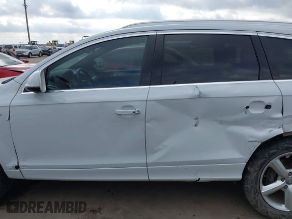2015 Audi Q7 S line Prestige z VIN WA1DGAFE4FD031348, wystawiony jako IAAI lot #41513171 z przebiegiem 139 013 mil mil oraz . Historia ofert i sprzedaży dostępna na DreamBid. Obrazek 14.