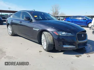 2016 Jaguar XF 35t Prestige with VIN SAJBK4BV2GCY13322, listed as a IAAI auction lot 41383249 with 60,602 mi miles. Bid and sale history available at carsss.com. Image 1.