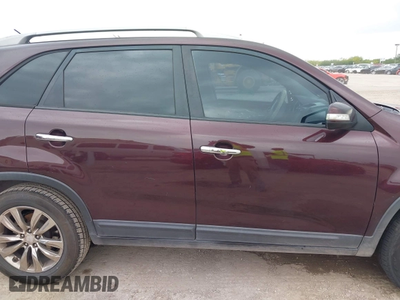 2011 Kia Sorento EX z VIN 5XYKU4A24BG052376, wystawiony jako IAAI lot #42113365 z przebiegiem 171 432 mil mil oraz . Historia ofert i sprzedaży dostępna na DreamBid. Obrazek 14.