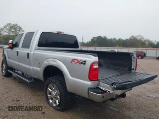 2016 Ford F-250 Lariat z VIN 1FT7W2BT7GEA48687, wystawiony jako IAAI lot #41023657 z przebiegiem 130 443 mil mil oraz . Historia ofert i sprzedaży dostępna na DreamBid. Obrazek 6.