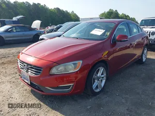 2015 Volvo S60 T5 Drive-E Premier z VIN YV140MFK7F1349445, wystawiony jako IAAI lot #42138682 z przebiegiem 104 111 mil mil oraz . Historia ofert i sprzedaży dostępna na DreamBid. Obrazek 17.