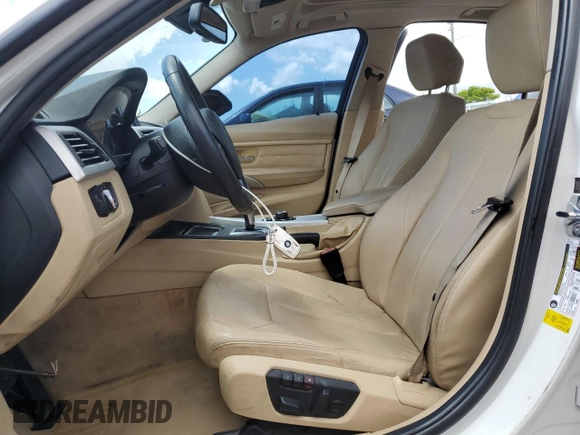 2012 BMW 3 Series 328i z VIN WBA3A5G51CNP15687, wystawiony jako Copart lot #65285755 z przebiegiem 189 490 mil mil oraz Czysty tytuł • Clean title. Historia ofert i sprzedaży dostępna na DreamBid. Obrazek 7.