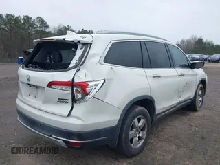 2019 Honda Pilot Touring 7-Passenger with VIN 5FNYF6H65KB035053, listed as a IAAI auction lot 41708503 with 105,710 mi miles. Bid and sale history available at carsss.com. Image 4.