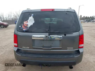 2010 Honda Pilot Touring with VIN 5FNYF4H81AB038522, listed as a IAAI auction lot 41893997 with Not Provided miles. Bid and sale history available at carsss.com. Image 15.