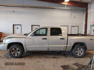 2006 Dodge Dakota SLT with VIN 1D7HW48N46S600256, listed as a IAAI auction lot 41442535 with 184,283 mi miles and . Bid and sale history available at carsss.com. Image 14.