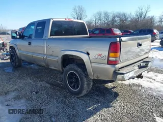 2001 Chevrolet Silverado 2500 with VIN 1GCGK29U21Z121197, listed as a IAAI auction lot 41426355 with 287,575 mi miles. Bid and sale history available at carsss.com. Image 3.
