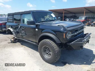 2021 Ford Bronco z VIN 1FMDE5BH2MLB03794, wystawiony jako IAAI lot #42180534 z przebiegiem 59 807 mil mil oraz . Historia ofert i sprzedaży dostępna na DreamBid. Obrazek 1.
