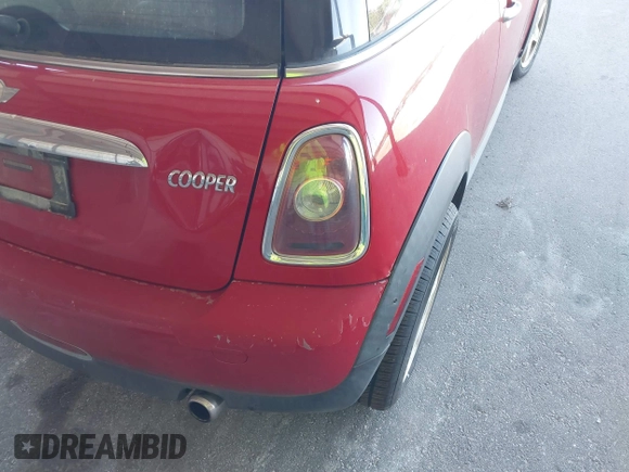 2008 MINI Hardtop with VIN WMWMF33588TT64697, listed as a IAAI auction lot 41831695 with 143,462 mi miles and . Bid and sale history available at DreamBid. Image 6.