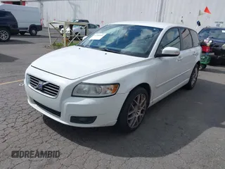 2010 Volvo V50 с VIN YV1382MW2A2558089, выставлен на аукционе IAAI как лот 42280564 с пробегом 273 757 миль миль и . История ставок и продаж доступна на DreamBid. Изображение 2.