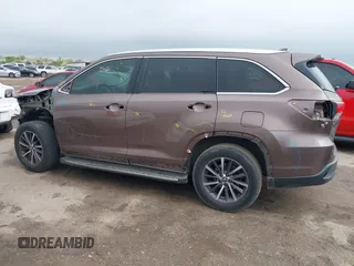 2017 Toyota Highlander XLE with VIN 5TDKZRFH1HS201561, listed as a IAAI auction lot 41841439 with 110,644 mi miles and . Bid and sale history available at DreamBid. Image 15.