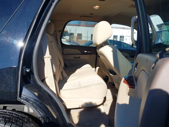 2012 Chevrolet Tahoe LS z VIN 1GNSCAE08CR213137, wystawiony jako IAAI lot #41626332 z przebiegiem 245 359 mil mil oraz . Historia ofert i sprzedaży dostępna na DreamBid. Obrazek 8.