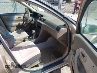 1997 Toyota Camry LE z VIN 4T1BG22K3VU808174, wystawiony jako IAAI lot #42237077 z przebiegiem 100 049 mil mil oraz . Historia ofert i sprzedaży dostępna na DreamBid. Obrazek 5.