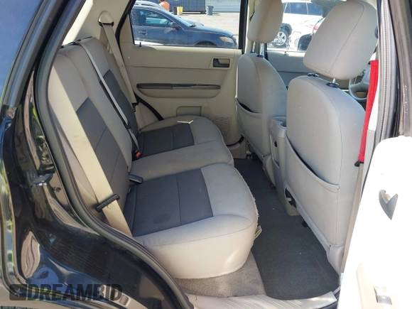 2008 Ford Escape Hybrid z VIN 1FMCU49H38KB35597, wystawiony jako IAAI lot #42225617 z przebiegiem 82 171 mil mil oraz . Historia ofert i sprzedaży dostępna na DreamBid. Obrazek 8.