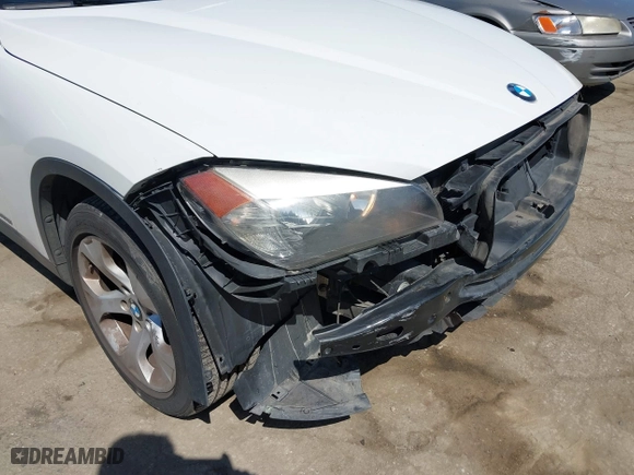 2014 BMW X1 sDrive28i with VIN WBAVM1C5XEVW53725, listed as a IAAI auction lot 41859427 with 181,892 mi miles. Bid and sale history available at carsss.com. Image 6.