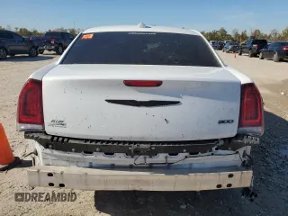 2022 Chrysler 300 Touring L with VIN 2C3CCADG1NH163135, listed as a Copart auction lot 84762584 with 40,688 mi miles and Salvage Title. Bid and sale history available at carsss.com. Image 6.