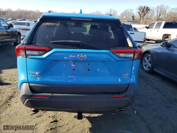 2020 Toyota RAV4 XLE with VIN JTMP1RFV0LD058593, listed as a Copart auction lot 42770955 with 47,345 mi miles and Salvage Title. Bid and sale history available at carsss.com. Image 6.