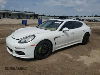 2015 Porsche Panamera S E-Hybrid z VIN WP0AD2A76FL040767, wystawiony jako Copart lot #72771764 z przebiegiem 110 326 mil mil oraz Szkody całkowita. Historia ofert i sprzedaży dostępna na DreamBid. Obrazek 1.