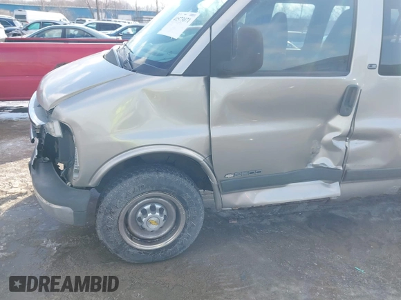 2002 Chevrolet Express z VIN 1GAGG25R121216538, wystawiony jako IAAI lot #41573071 z przebiegiem 205 409 mil mil oraz . Historia ofert i sprzedaży dostępna na DreamBid. Obrazek 6.