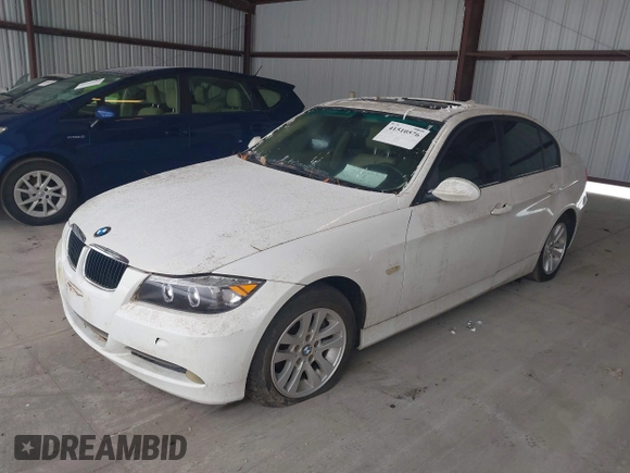 2006 BMW 3 Series 325i with VIN WBAVB17526NK38349, listed as a IAAI auction lot 41510576 with 135,574 mi miles. Bid and sale history available at carsss.com. Image 2.