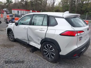 2024 Toyota Corolla Cross Hybrid S z VIN 7MUFBABG4RV041705, wystawiony jako IAAI lot #41972262 z przebiegiem 10 619 mil mil oraz . Historia ofert i sprzedaży dostępna na DreamBid. Obrazek 3.
