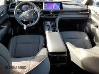 2023 Toyota Crown XLE z VIN JTDAAAAFXP3008724, wystawiony jako Copart lot #85527824 z przebiegiem 16 687 mil mil oraz Szkoda całkowita • Salvage title. Historia ofert i sprzedaży dostępna na DreamBid. Obrazek 8.
