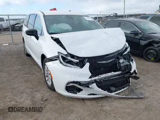 2025 Chrysler Pacifica Select with VIN 2C4RC1BG6SR517259, listed as a IAAI auction lot 42553643 with 16,922 mi miles and . Bid and sale history available at DreamBid. Image 1.