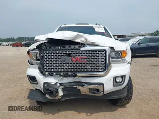 2015 GMC Sierra 2500HD Denali z VIN 1GT120E89FF190917, wystawiony jako IAAI lot #42271537 z przebiegiem 149 307 mil mil oraz . Historia ofert i sprzedaży dostępna na DreamBid. Obrazek 13.