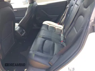 2022 Tesla Model 3 z VIN 5YJ3E1EA6NF332281, wystawiony jako IAAI lot #42198946 z przebiegiem 54 220 mil mil oraz . Historia ofert i sprzedaży dostępna na DreamBid. Obrazek 8.