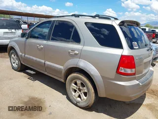 2004 Kia Sorento LX z VIN KNDJD733445286113, wystawiony jako IAAI lot #42365539 z przebiegiem 179 013 mil mil oraz . Historia ofert i sprzedaży dostępna na DreamBid. Obrazek 3.