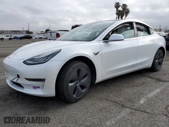 2019 Tesla Model 3 Mid Range z VIN 5YJ3E1EAXKF429382, wystawiony jako Copart lot #56172625 z przebiegiem Nie podano mil oraz Szkoda całkowita • Salvage title. Historia ofert i sprzedaży dostępna na DreamBid. Obrazek 1.