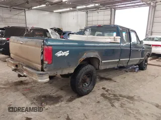 1996 Ford F-250 with VIN 1FTHX26F1TEB38000, listed as a IAAI auction lot 41199942 with 324,532 mi miles. Bid and sale history available at carsss.com. Image 4.