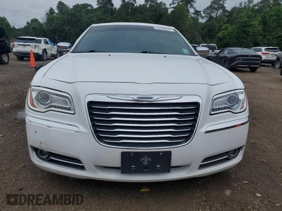 2013 Chrysler 300 C z VIN 2C3CCAET7DH661673, wystawiony jako Copart lot #55738325 z przebiegiem 103 694 mil mil oraz Szkoda całkowita • Salvage title. Historia ofert i sprzedaży dostępna na DreamBid. Obrazek 5.