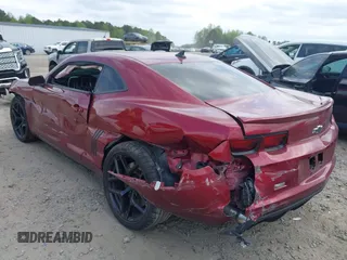 2010 Chevrolet Camaro 2SS z VIN 2G1FK1EJ4A9226280, wystawiony jako IAAI lot #41948102 z przebiegiem 72 619 mil mil oraz . Historia ofert i sprzedaży dostępna na DreamBid. Obrazek 3.
