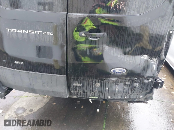 2022 Ford Transit Cargo z VIN 1FTBR3U85NKA64644, wystawiony jako IAAI lot #41006811 z przebiegiem 101 658 mil mil oraz . Historia ofert i sprzedaży dostępna na DreamBid. Obrazek 20.