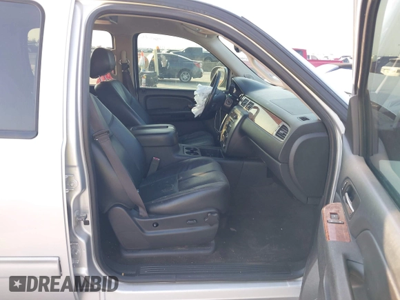 2014 GMC Yukon XL SLT with VIN 1GKS1KE09ER230704, listed as a IAAI auction lot 42046847 with 85,381 mi miles. Bid and sale history available at carsss.com. Image 5.
