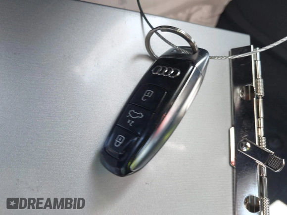 2020 Audi e-tron Sportback Premium Plus z VIN WA12ABGEXLB035392, wystawiony jako IAAI lot #42304663 z przebiegiem 35 382 mil mil oraz . Historia ofert i sprzedaży dostępna na DreamBid. Obrazek 11.
