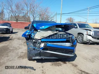 2022 Jeep Compass Limited with VIN 3C4NJDCB7NT185777, listed as a IAAI auction lot 41952891 with 28,820 mi miles and . Bid and sale history available at DreamBid. Image 6.
