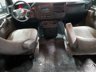 2017 Chevrolet Express Cargo z VIN 1GCWGAFF4H1324582, wystawiony jako Copart lot #46579425 z przebiegiem 137 361 mil mil oraz Czysty tytuł • Clean title. Historia ofert i sprzedaży dostępna na DreamBid. Obrazek 8.
