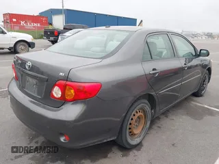2009 Toyota Corolla z VIN JTDBL40E99J047697, wystawiony jako IAAI lot #42274336 z przebiegiem 184 756 mil mil oraz . Historia ofert i sprzedaży dostępna na DreamBid. Obrazek 4.