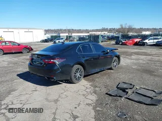 2022 Toyota Camry SE with VIN 4T1G11AK4NU690607, listed as a IAAI auction lot 41837156 with 10,924 mi miles. Bid and sale history available at carsss.com. Image 4.