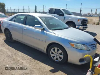 2011 Toyota Camry LE z VIN 4T4BF3EKXBR174786, wystawiony jako IAAI lot #41654006 z przebiegiem 131 817 mil mil oraz . Historia ofert i sprzedaży dostępna na DreamBid. Obrazek 1.