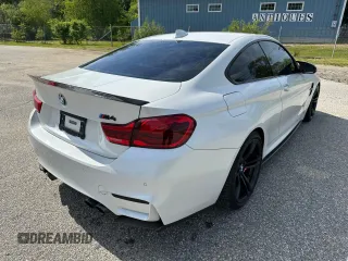 2015 BMW M4 z VIN WBS3R9C58FK332532, wystawiony jako Copart lot #59045225 z przebiegiem 127 199 mil mil oraz Tytuł czysty. Historia ofert i sprzedaży dostępna na DreamBid. Obrazek 4.